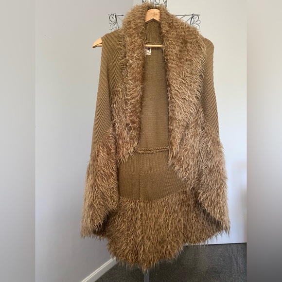 State of Mind sleeveless wool blend cardigan - Picture 2 of 5